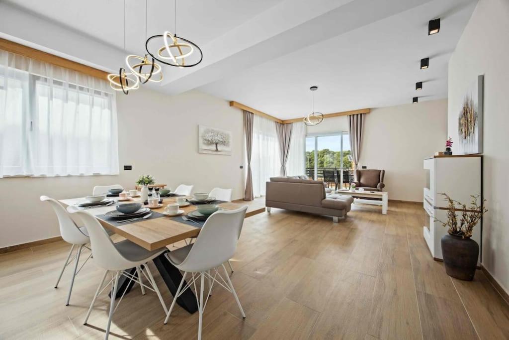Palma - Seaside Luxury For 6 Person! Pula
